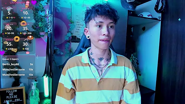 Snapshot of juniior_2311_ chatting on March 15, 2025, 2:23 pm juniior 2311  online show from March 15, 2025, 2:23 pm