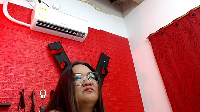 evaleribigtits18 online show from February 3, 2025, 2:47 am