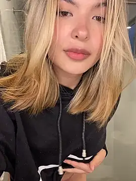 Snapshot of Odett_ chatting on February 1, 2026, 11:14 pm Odett online show from February 1, 2026, 11:14 pm