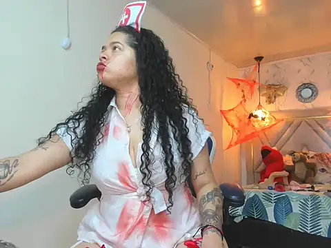 Snapshot of alexa-cooper- chatting on October 19, 2025, 1:34 pm alexa-cooper- online show from October 19, 2025, 1:34 pm