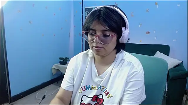 Snapshot of X_CHERRY_XX chatting on June 5, 2026, 1:34 am X CHERRY XX online show from June 5, 2026, 1:34 am