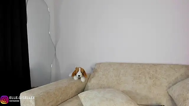 ElleGisellee online show from January 12, 2025, 2:35 am