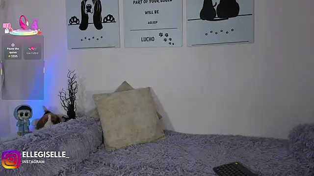 ElleGisellee online show from October 30, 2025, 5:09 am