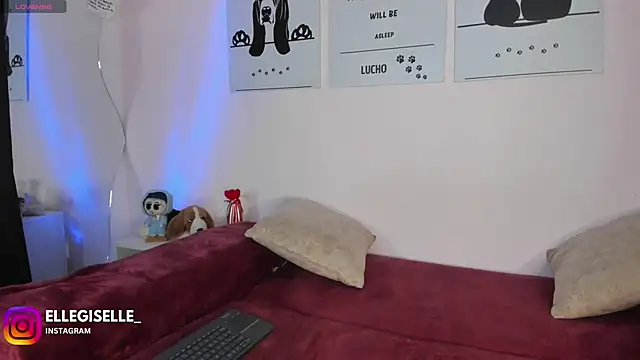 Snapshot of ElleGisellee chatting on February 8, 2026, 1:20 am ElleGisellee online show from February 8, 2026, 1:20 am