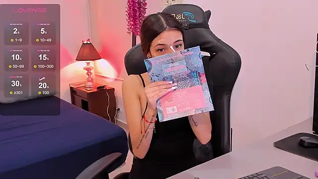 sofiarouge online show from February 18, 2025, 8:03 pm