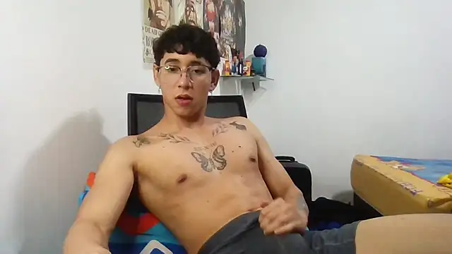 Snapshot of Dillom420 chatting on January 30, 2025, 7:39 am Dillom420 online show from January 30, 2025, 7:39 am