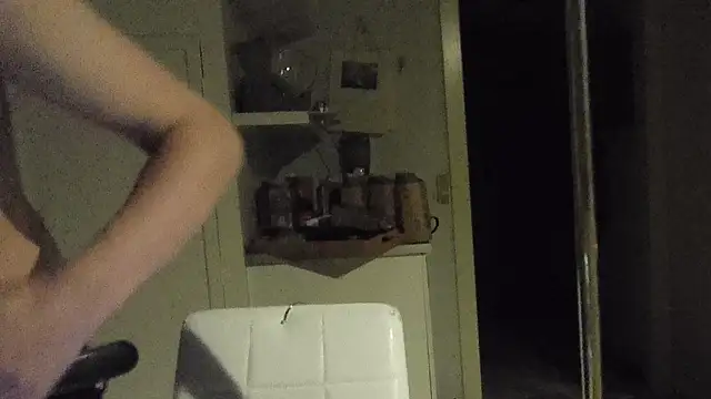 Snapshot of Stephanien chatting on January 8, 2025, 3:39 pm Stephanien online show from January 8, 2025, 3:39 pm