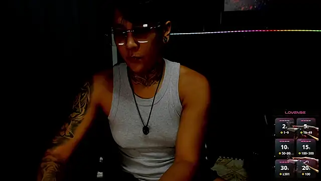 ZhoeStrong online show from October 27, 2025, 10:14 pm