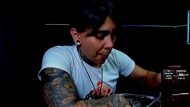 ZhoeStrong online show from November 28, 2025, 10:01 pm