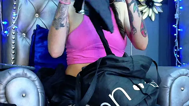 LusstCruella online show from December 19, 2025, 2:46 pm