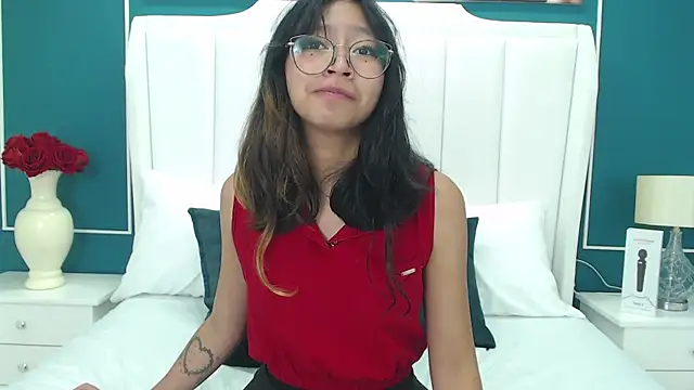 Snapshot of Yommi_Winx chatting on December 27, 2024, 6:24 am Yommi Winx online show from December 27, 2024, 6:24 am