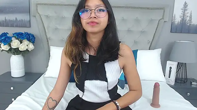 Snapshot of Yommi_Winx chatting on January 14, 2025, 12:54 am Yommi Winx online show from January 14, 2025, 12:54 am