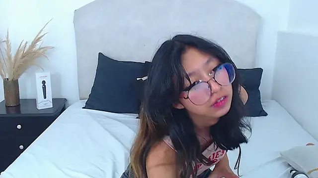 Snapshot of Yommi_Winx chatting on January 25, 2025, 7:06 am Yommi Winx online show from January 25, 2025, 7:06 am