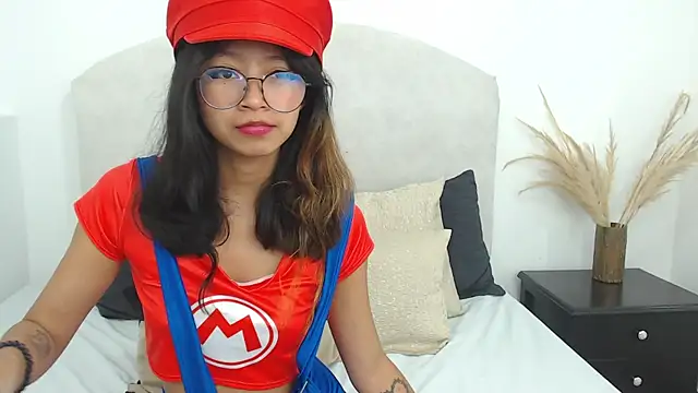 Snapshot of Yommi_Winx chatting on February 9, 2025, 12:17 am Yommi Winx online show from February 9, 2025, 12:17 am
