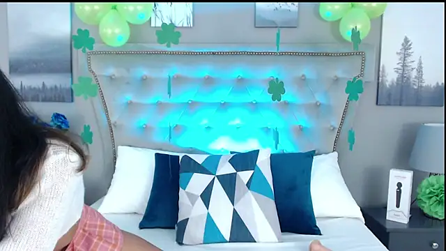 Snapshot of Yommi_Winx chatting on March 17, 2025, 11:54 pm Yommi Winx online show from March 17, 2025, 11:54 pm