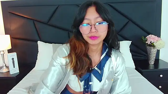 Snapshot of Yommi_Winx chatting on March 22, 2025, 12:25 pm Yommi Winx online show from March 22, 2025, 12:25 pm