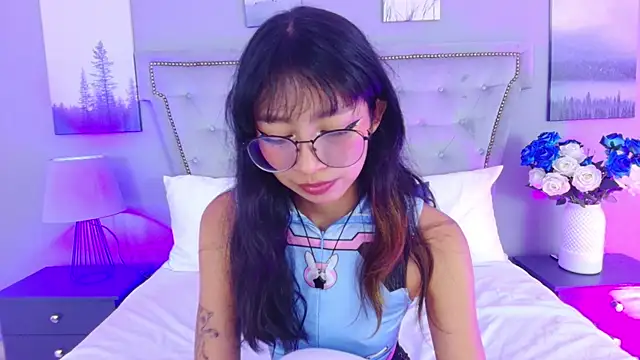 Snapshot of Yommi_Winx chatting on September 14, 2025, 12:32 am Yommi Winx online show from September 14, 2025, 12:32 am