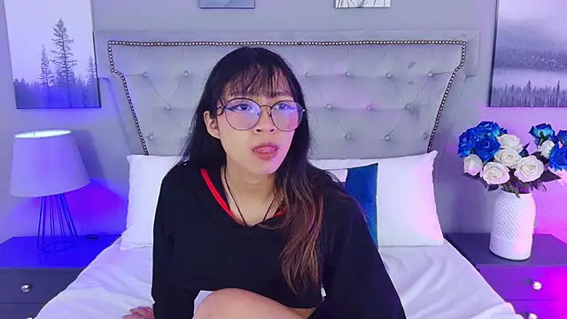 Snapshot of Yommi_Winx chatting on September 18, 2025, 10:56 pm Yommi Winx online show from September 18, 2025, 10:56 pm
