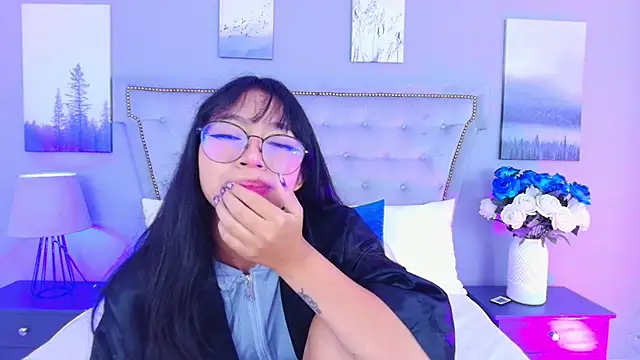 Snapshot of Yommi_Winx chatting on October 4, 2025, 1:14 am Yommi Winx online show from October 4, 2025, 1:14 am