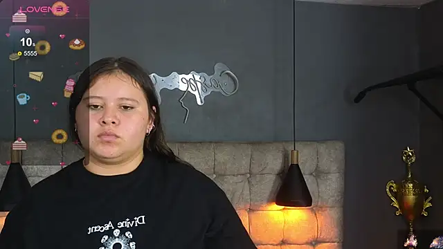 Laia and Aloby online show from December 19, 2025, 10:06 pm