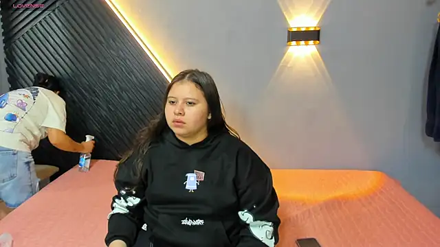 Laia and Aloby online show from April 15, 2026, 11:16 pm