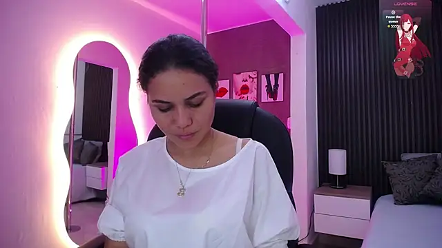 natasha  jackson online show from October 18, 2025, 12:39 pm