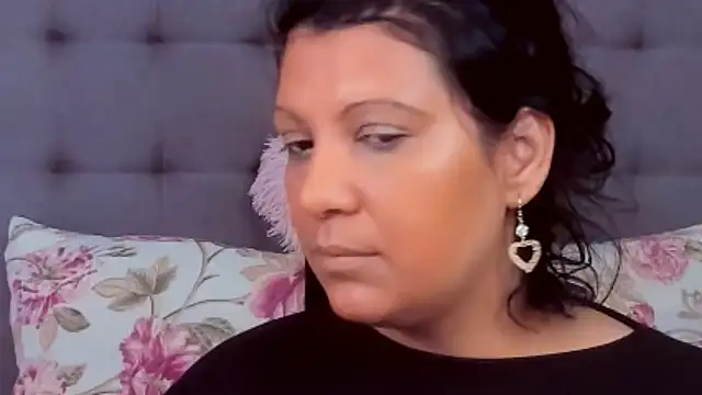 AmyCubes online show from February 9, 2025, 8:33 am