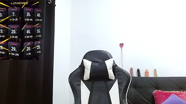 Kiara-Rider online show from November 4, 2025, 4:39 pm