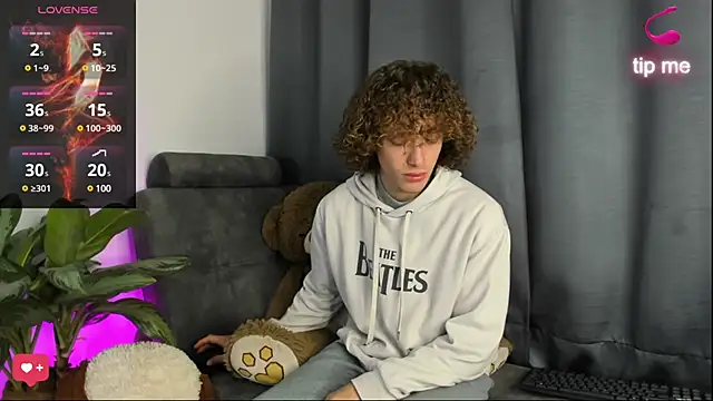 All3ssandr0 online show from February 26, 2025, 5:31 am