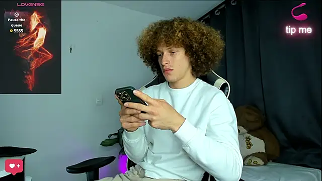 All3ssandr0 online show from March 15, 2025, 2:56 am