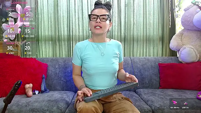 Snapshot of oriana_thomson2 chatting on November 6, 2025, 4:52 pm oriana thomson2 online show from November 6, 2025, 4:52 pm