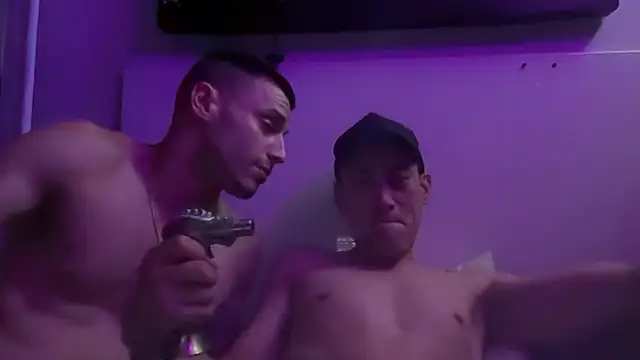 Snapshot of hot_shot_13 chatting on November 7, 2025, 10:04 am hot shot 13 online show from November 7, 2025, 10:04 am