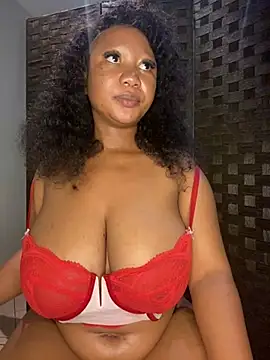 Snapshot of MayaPassion chatting on January 3, 2025, 6:35 pm MayaPassion online show from January 3, 2025, 6:35 pm