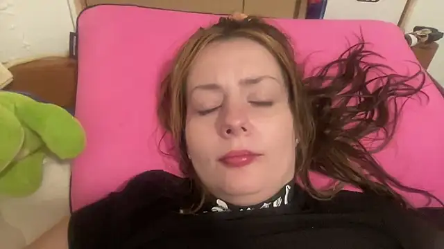 Snapshot of SkarlettRose96 chatting on September 9, 2025, 6:57 am SkarlettRose96 online show from September 9, 2025, 6:57 am