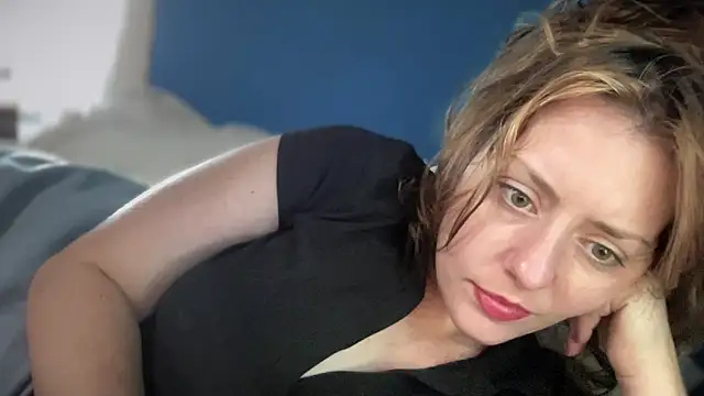 Snapshot of SkarlettRose96 chatting on September 17, 2025, 2:19 pm SkarlettRose96 online show from September 17, 2025, 2:19 pm