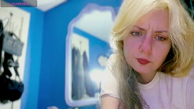 Snapshot of SkarlettRose96 chatting on November 18, 2025, 12:20 pm SkarlettRose96 online show from November 18, 2025, 12:20 pm