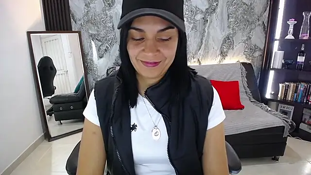 Carlota milf 30 online show from October 19, 2025, 2:18 pm