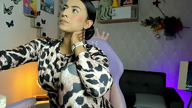 Alaia Love77 online show from December 15, 2025, 10:47 pm