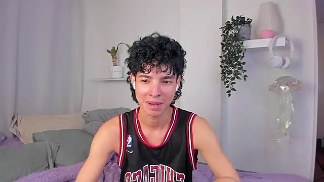 Snapshot of santy-kitty chatting on February 3, 2026, 12:42 am santy-kitty online show from February 3, 2026, 12:42 am