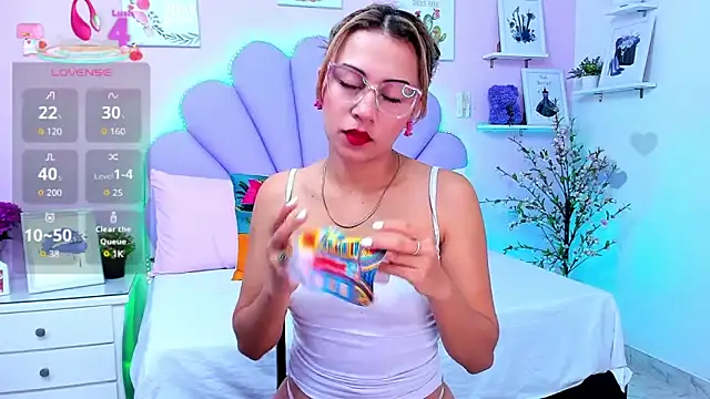 Snapshot of HannaPretthy chatting on November 6, 2025, 11:44 am HannaPretthy online show from November 6, 2025, 11:44 am