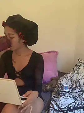 Snapshot of Marielasanchez chatting on February 25, 2025, 6:20 pm Marielasanchez online show from February 25, 2025, 6:20 pm