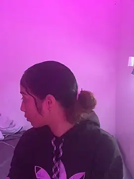 Snapshot of Marielasanchez chatting on February 28, 2025, 6:20 pm Marielasanchez online show from February 28, 2025, 6:20 pm