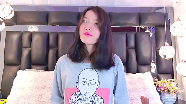Snapshot of AlliciaKim chatting on February 17, 2025, 7:21 pm AlliciaKim online show from February 17, 2025, 7:21 pm