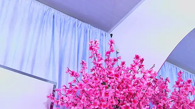 AlliciaKim online show from April 28, 2026, 12:32 pm
