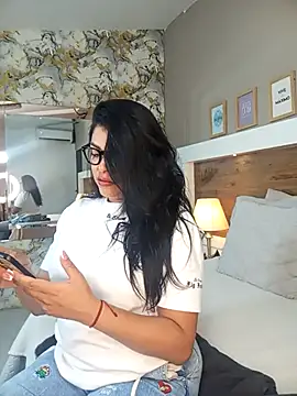 EmaBakker online show from December 14, 2025, 12:10 pm