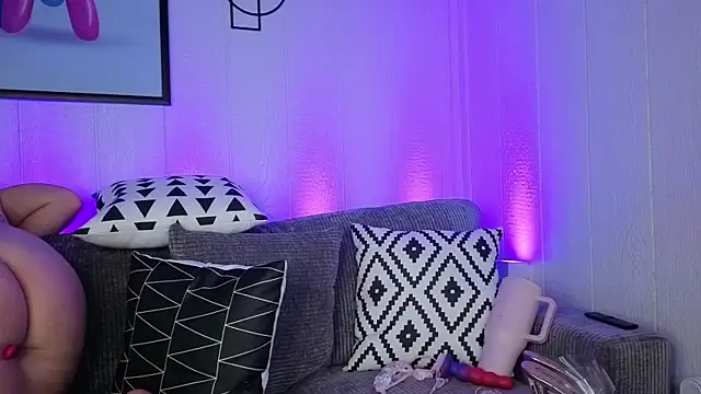 lucyallen4201 online show from September 26, 2025, 11:36 am