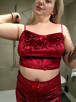 Snapshot of Milas_Dreams chatting on November 12, 2025, 9:47 pm Milas Dreams online show from November 12, 2025, 9:47 pm