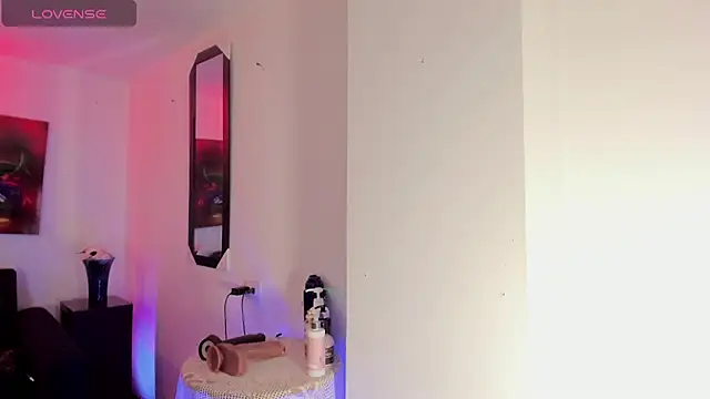 Venus R0se online show from November 16, 2025, 11:49 am