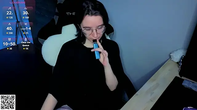 Snapshot of Nora_Failure chatting on June 18, 2026, 10:47 pm Nora Failure online show from June 18, 2026, 10:47 pm
