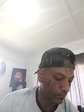 Snapshot of Daretodeviate chatting on December 4, 2025, 10:57 am Daretodeviate online show from December 4, 2025, 10:57 am